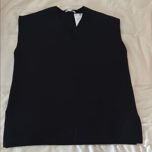 Black Sleeveless V-Neck Top